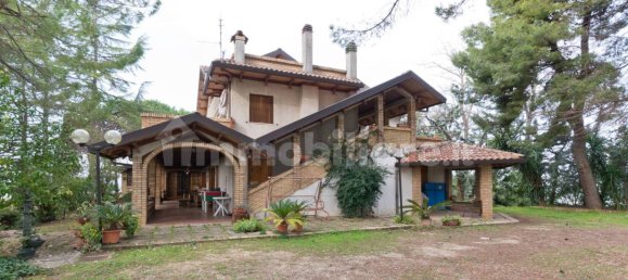 4 bedrooms Villa in Pianella, Italy No. 62194 4