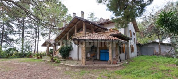 4 bedrooms Villa in Pianella, Italy No. 62194 3