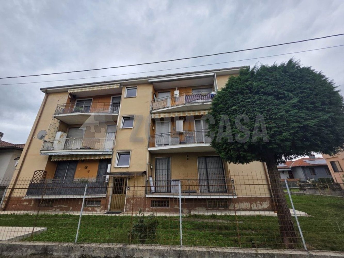 3-salle Appartement à Lonate Ceppino, Italy No. 334200