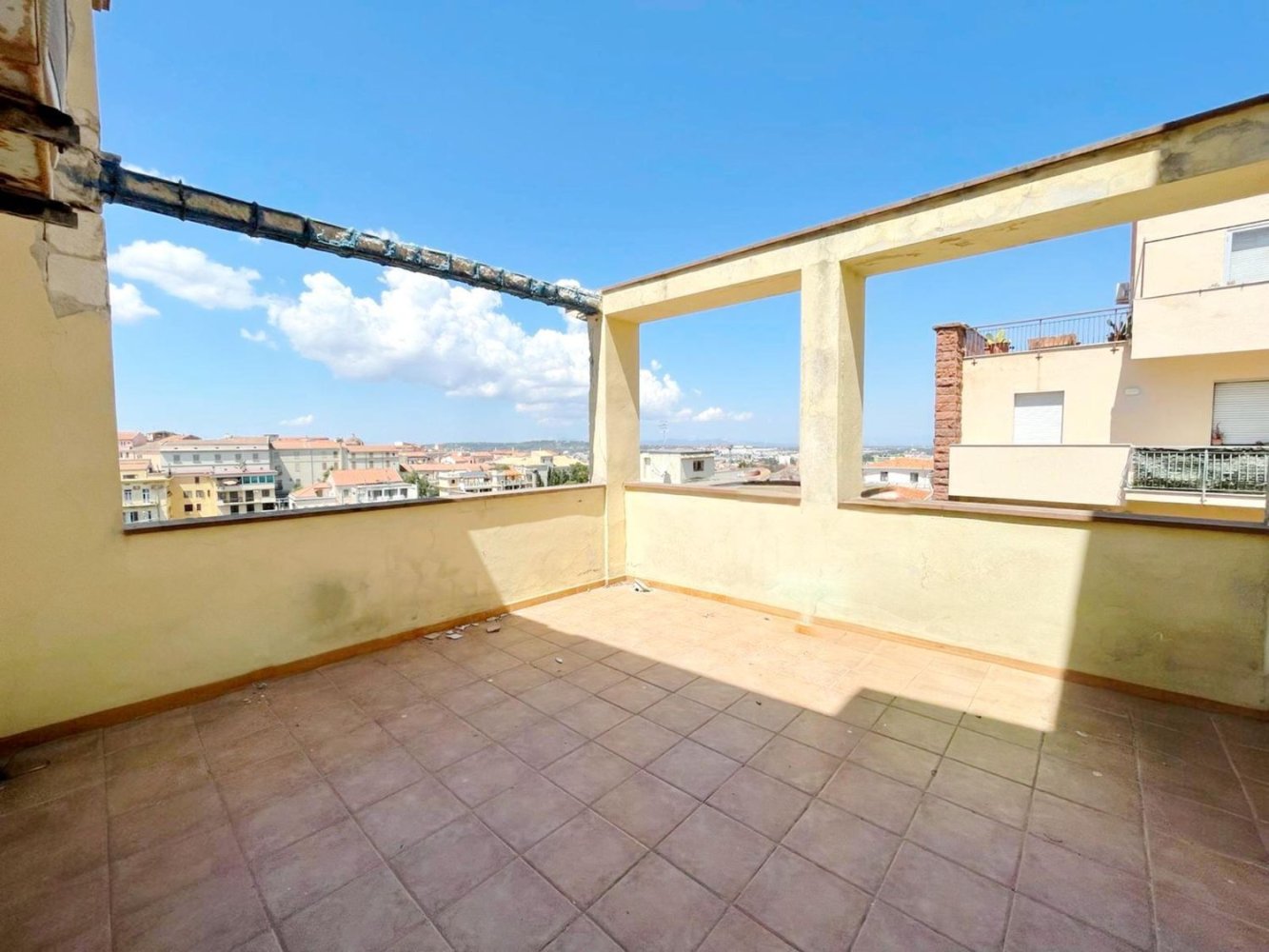 Квартира с 5 комнатами в Сассари, Италия № 305875