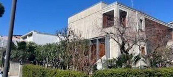 Villa de 3 dormitorios en Alba Adriatica, Italy No. 166963 2