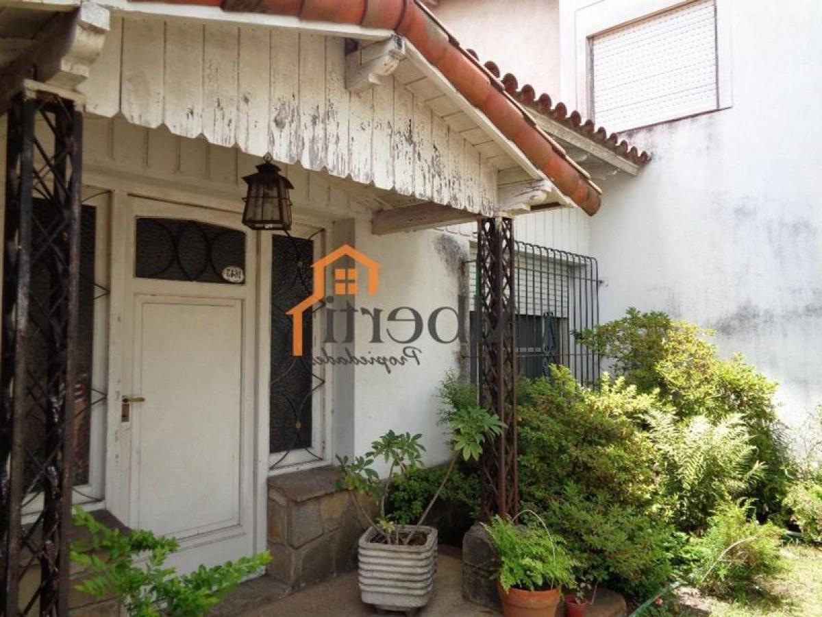 2 bedrooms House in Moron, Argentina No. 12076