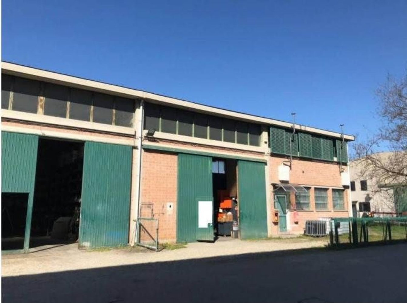 Entrepôt à Calderara di Reno, Italy 293m² No. 63751