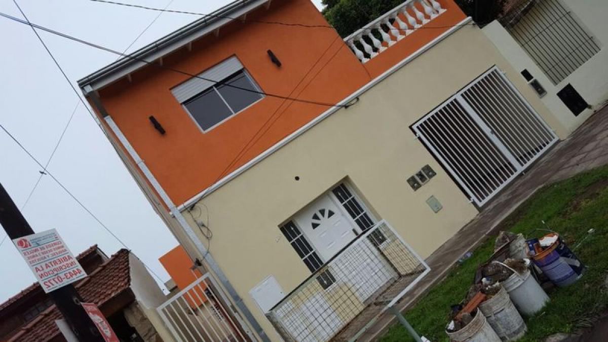 2 bedrooms House in Ituzaingo, Argentina No. 10068