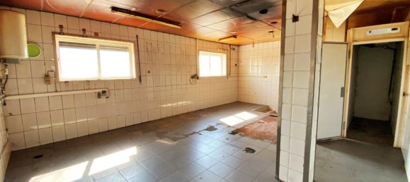 Gewerbliche Immobilie in Matosinhos, Portugal 220m², Nr. 200951 6