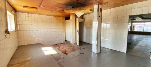 Gewerbliche Immobilie in Matosinhos, Portugal 220m², Nr. 200951 5