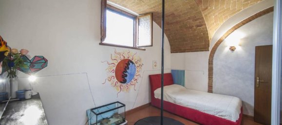 5 rooms Apartment in Siena, Italy No. 83526 8
