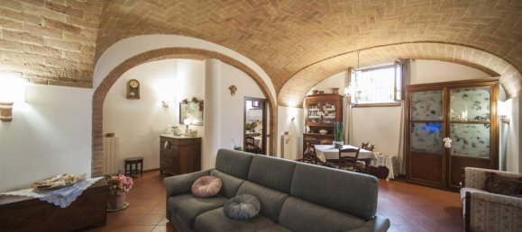 5 rooms Apartment in Siena, Italy No. 83526 3