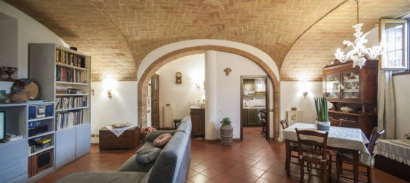 5 rooms Apartment in Siena, Italy No. 83526 4