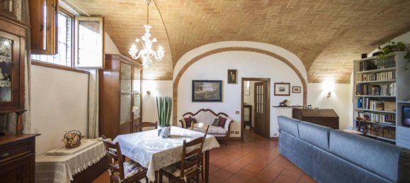 5 rooms Apartment in Siena, Italy No. 83526 2