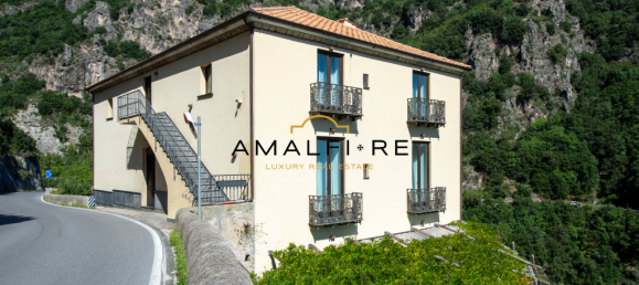 9 bedrooms Villa in Maiori, Italy No. 126790 2