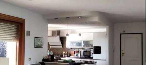 4 bedrooms Apartment in Rome, Italy No. 373853 10