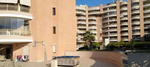 4 bedrooms Apartment in Rome, Italy No. 373853 22