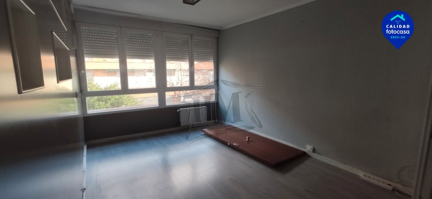3 bedrooms Apartment in Madrid, Spain No. 168636