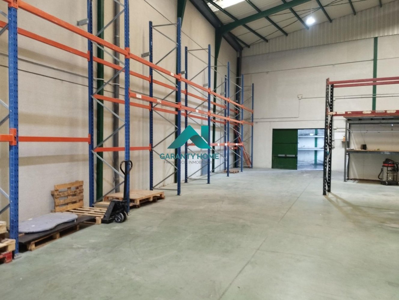 440m² Warehouse in Madrid, Spain No. 170902