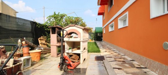 7 bedrooms Villa in Roverbella, Italy No. 61618 4