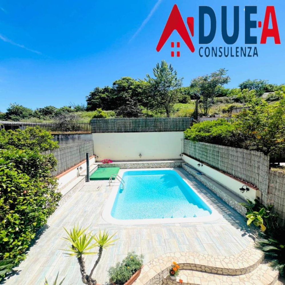 Casa de 3 dormitorios en Pozzuoli, Italy No. 297681