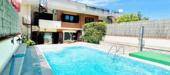 Casa de 3 dormitorios en Pozzuoli, Italy No. 297681 2