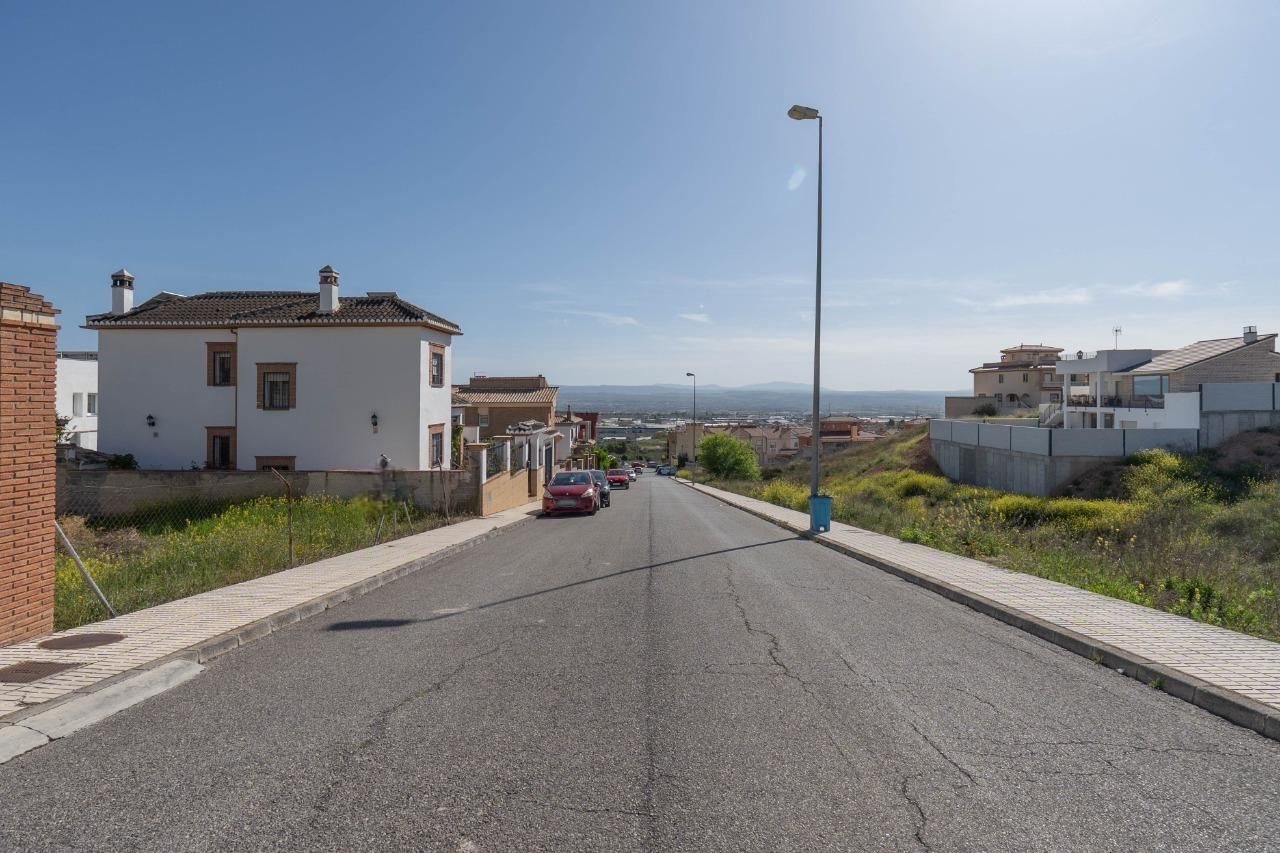 318m² Land in Peligros, Spain No. 175148