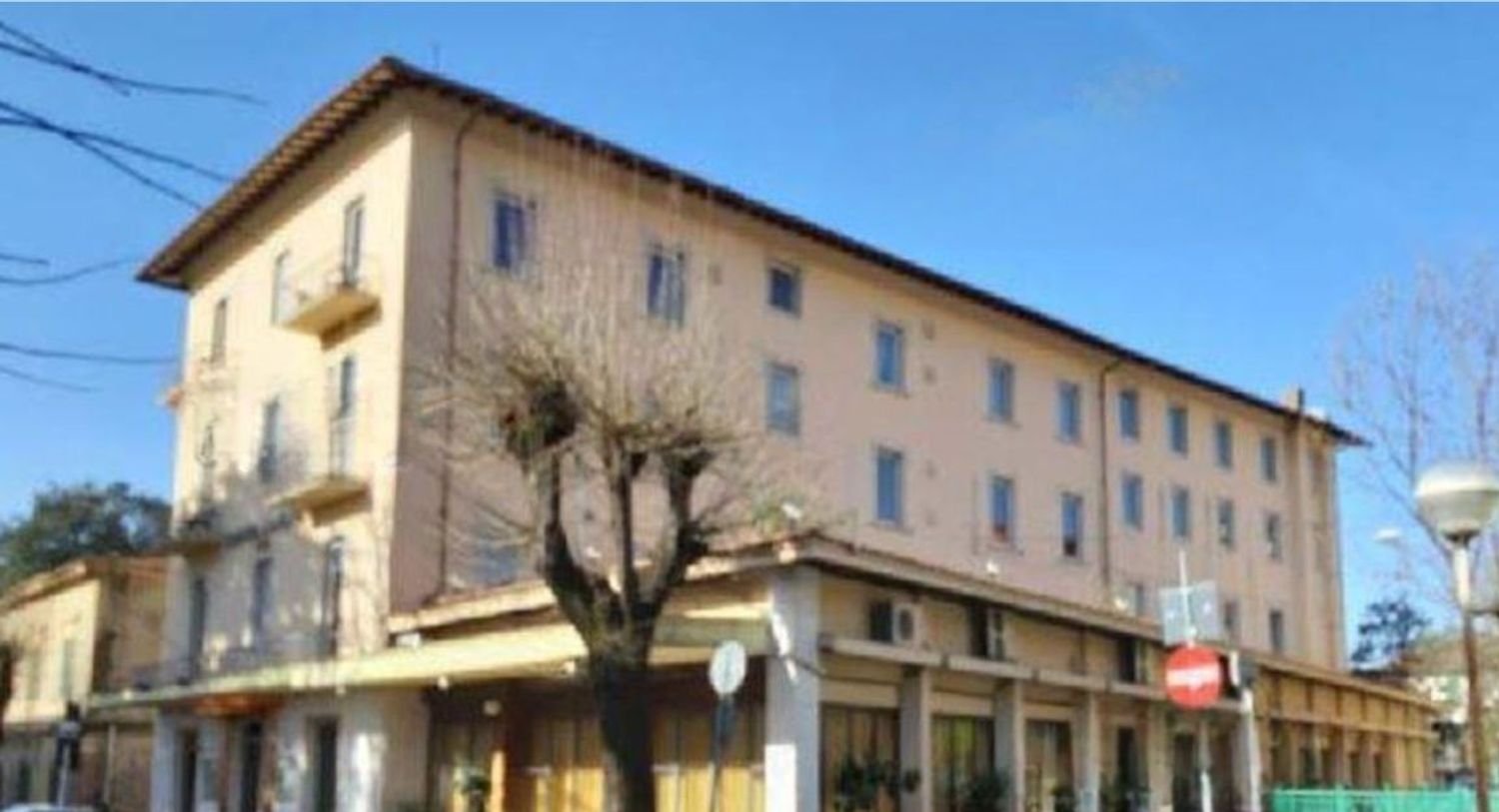 2499m² Commercial property in Montecatini Terme, Italy No. 336054