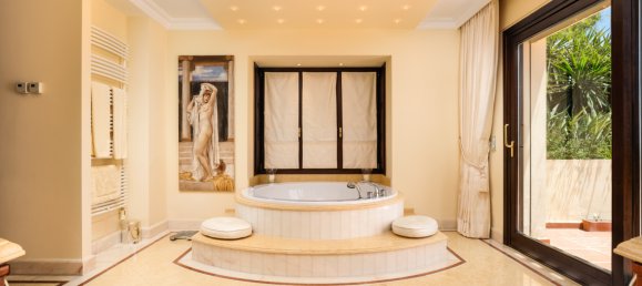 5 bedrooms Villa in Benahavis, Spain No. 818 13