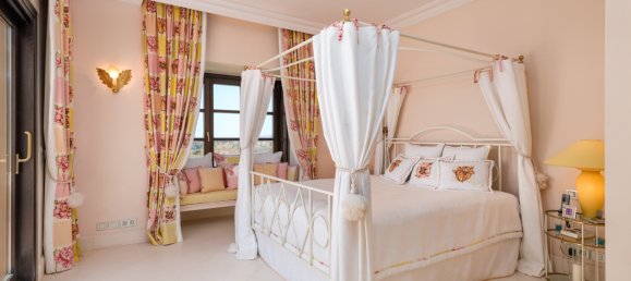 5 bedrooms Villa in Benahavis, Spain No. 818 12