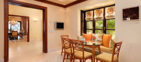 5 bedrooms Villa in Benahavis, Spain No. 818 19