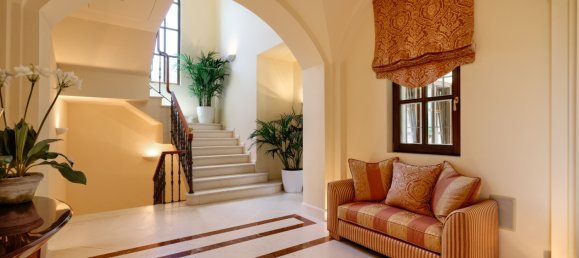 5 bedrooms Villa in Benahavis, Spain No. 818 21