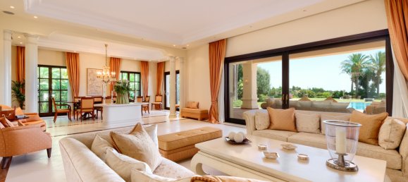 5 bedrooms Villa in Benahavis, Spain No. 818 25