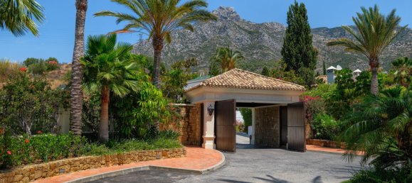 5 bedrooms Villa in Benahavis, Spain No. 818 9