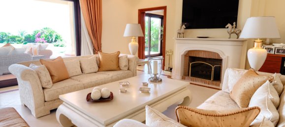 5 bedrooms Villa in Benahavis, Spain No. 818 22