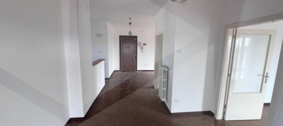 3 rooms Penthouse in Bari, Italy No. 41063 3