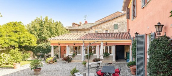 4 Schlafzimmer Villa in Erba, Italy, Nr. 266205 2