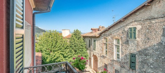 4 Schlafzimmer Villa in Erba, Italy, Nr. 266205 21