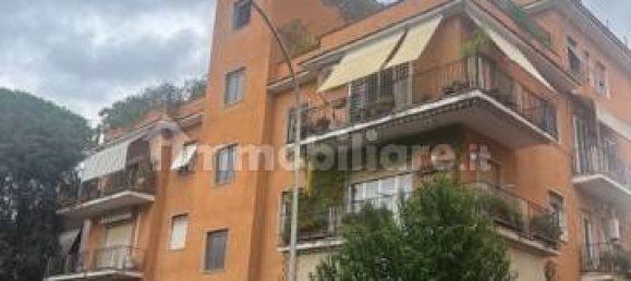 3 bedrooms Apartment in Rome, Italy No. 320180 2
