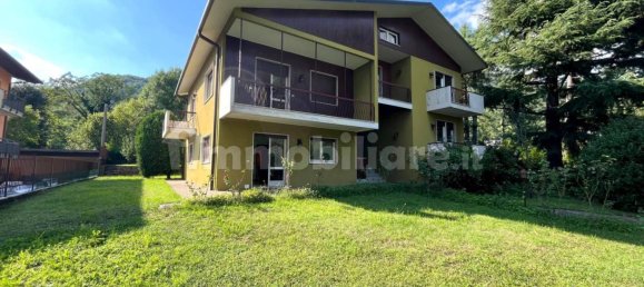 4 bedrooms Villa in Nembro, Italy No. 282340 2