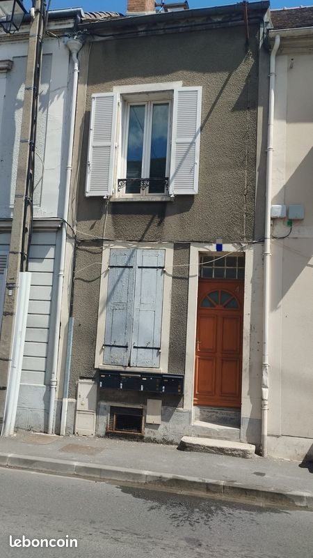 4 bedrooms Apartment in Montereau-Fault-Yonne, France No. 316336