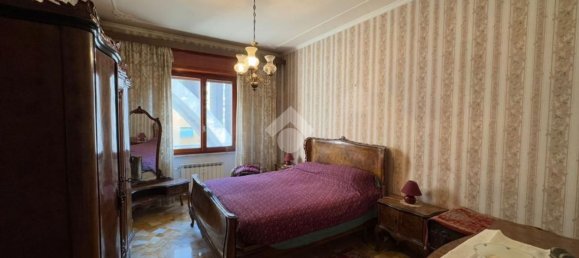 5 rooms Apartment in Genoa, Italy No. 106640 9