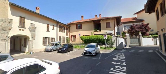 5 rooms Apartment in Besana in Brianza, Italy No. 181661 2