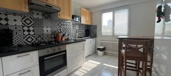 2 bedrooms Apartment in Saint-Etienne, France No. 329507 3