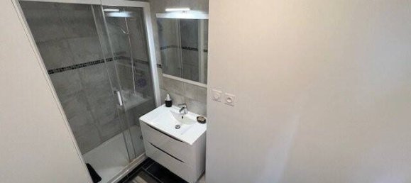 2 bedrooms Apartment in Saint-Etienne, France No. 329507 4