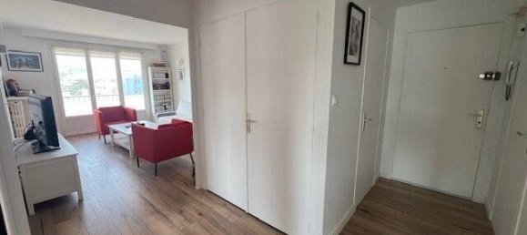 2 bedrooms Apartment in Saint-Etienne, France No. 329507 2