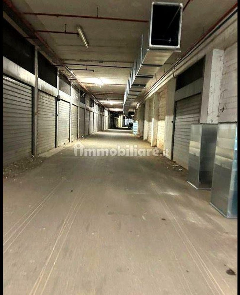 20m² Garage in Rome, Italy No. 48553