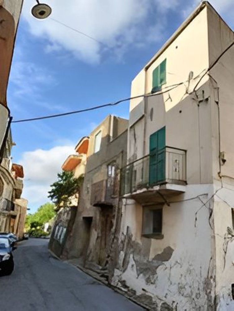4غرفة منزل في Barcellona Pozzo di Gotto, Italy رقم 37984