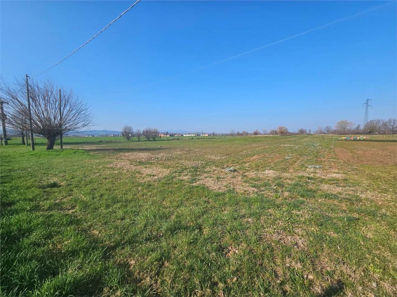 44894m² Land in Traversetolo, Italy No. 81762