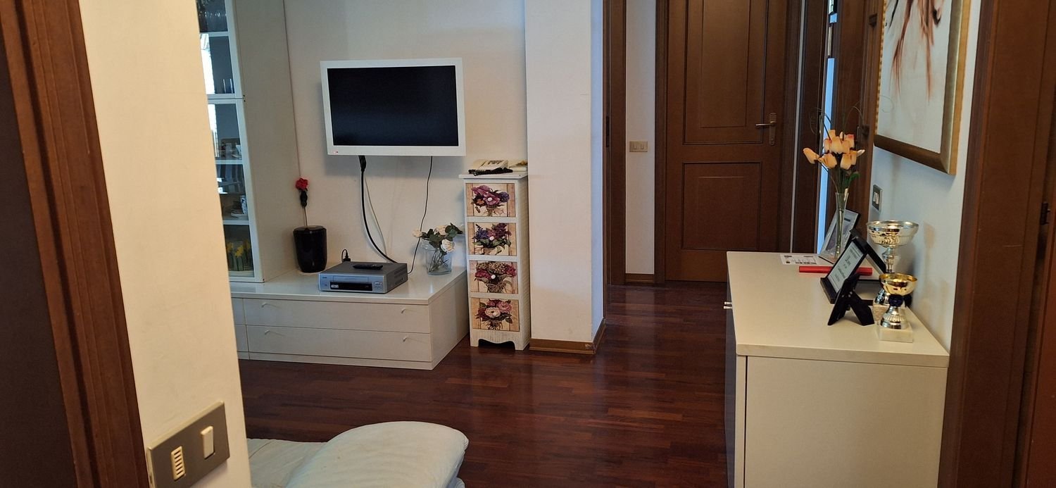 4 bedrooms Apartment in Ancona, Italy No. 379580