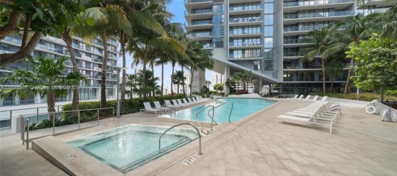 2 dormitorios propiedad comercial en venta en Miami, Miami-Dade, Florida, USA № 615903 2