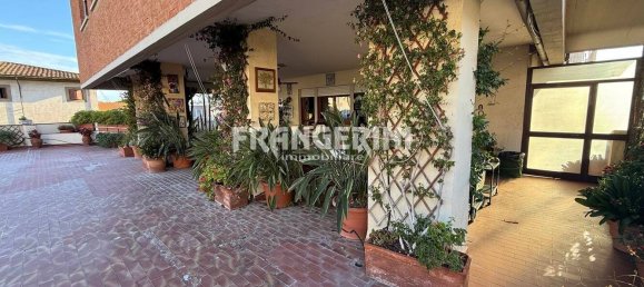 3 bedrooms Apartment in Livorno, Italy No. 273048 4