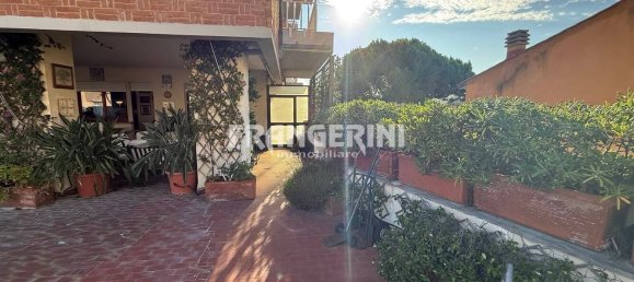 3 bedrooms Apartment in Livorno, Italy No. 273048 8