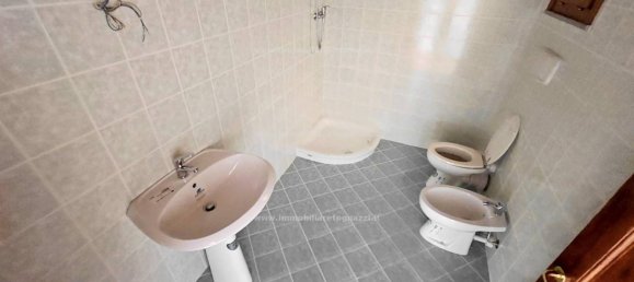 3 bedrooms Apartment in Certaldo, Italy No. 285442 2